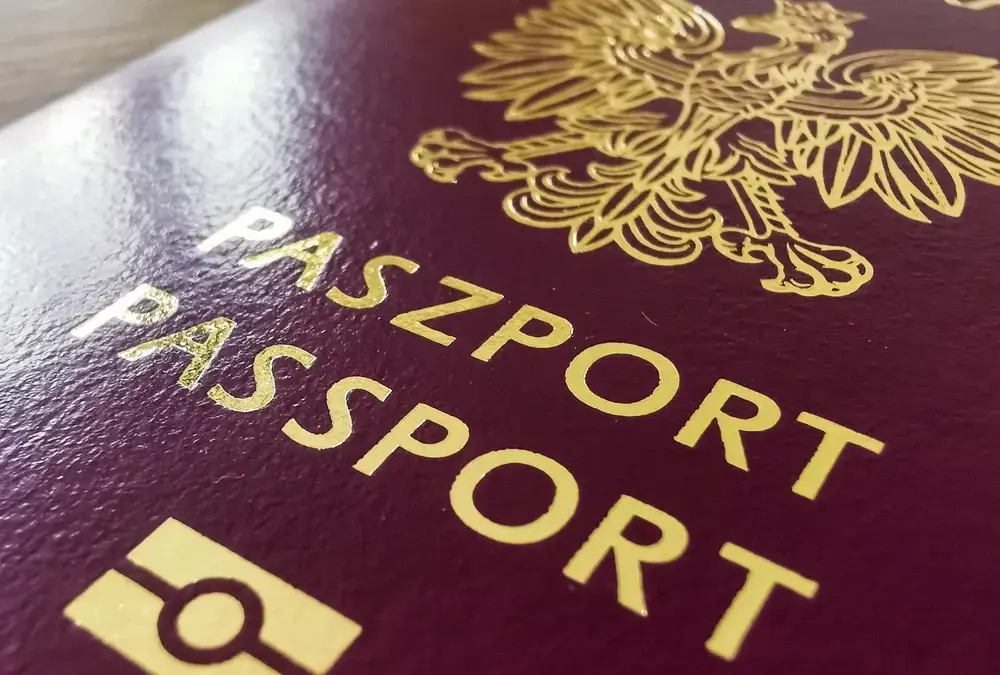 Ile naprawdę kosztuje paszport dla dorosłego? Sprawdź aktualne ceny i opłaty