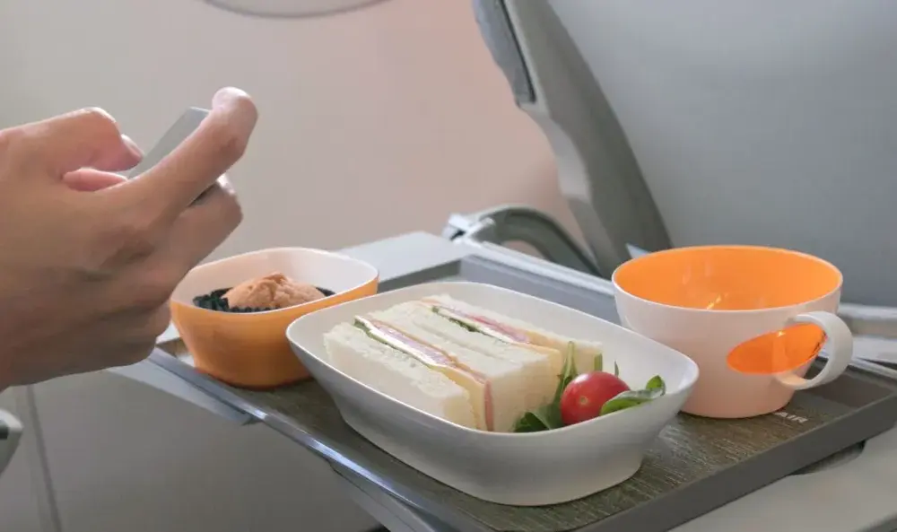 Jedzenie do samolotu Ryanair - Co wolno zabrać?