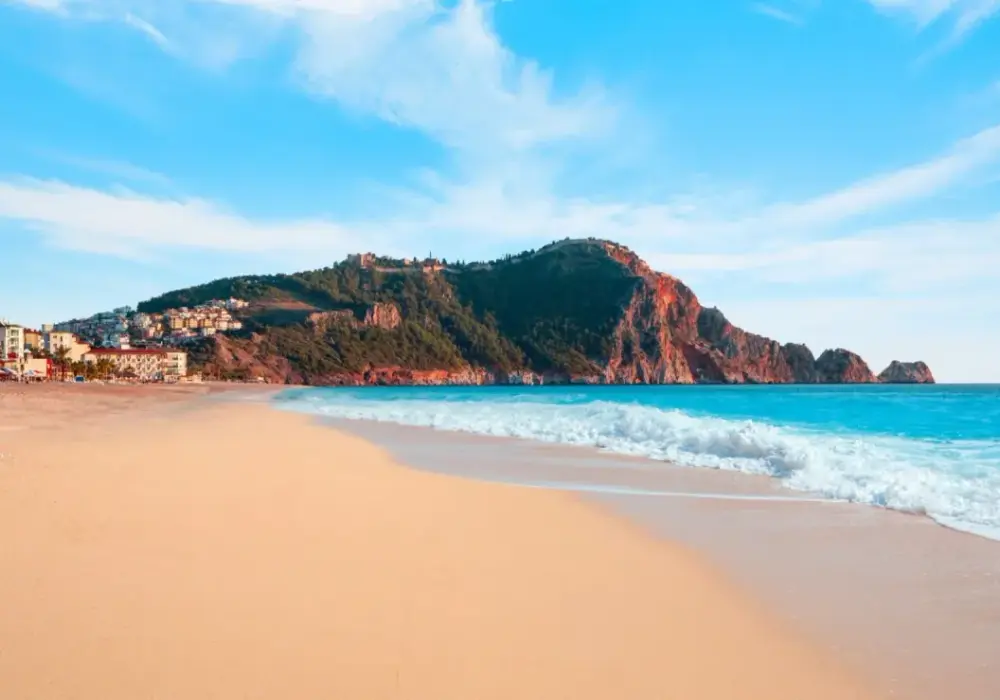 Kleopatra Beach w Alanyi - jak połączyć plażę ze zwiedzaniem