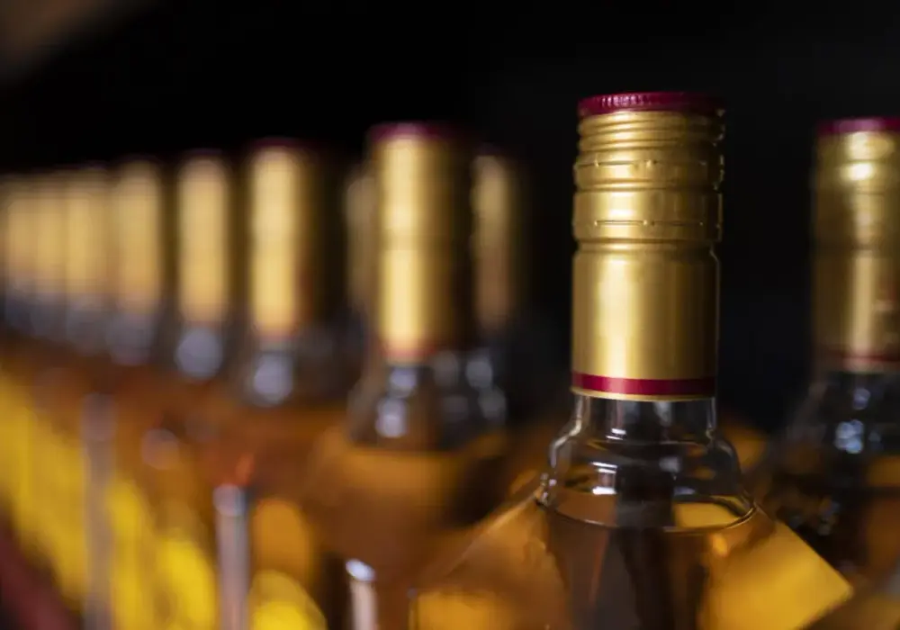 Przewóz alkoholu w bagażu podręcznym - zasady i ograniczenia, które musisz znać