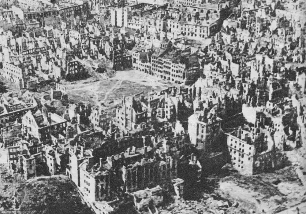 Czy Polska dostała odszkodowanie od Niemiec? Historia i kontrowersje