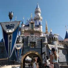 W jakim kraju jest Disneyland? Odkryj lokalizacje parków na świecie