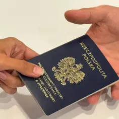 Przekazanie polskiego dokumentu podróży, klucz do swobodnego przemieszczania się w strefie Schengen.