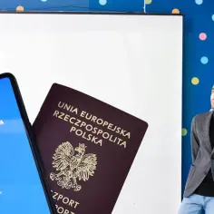 Zastanawiasz się, ile kosztuje ETA do UK? Na ekranie telefonu widać instrukcję aplikacji, obok polski paszport.