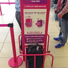 Jak uniknąć opłat za bagaż w Wizz Air? Zasady i limity bagażu podręcznego i rejestrowanego