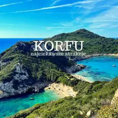 Malownicza zatoka z turkusową wodą i piaszczystą plażą, otoczona zielonymi wzgórzami. Idealne miejsce na wakacje na Korfu.
