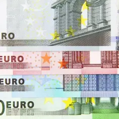 Banknoty euro: 5, 10, 20 i 100. To jest waluta, którą można wymienić na Malcie.