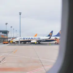 Czy Ryanair pozwala przewozić alkohol w bagażu rejestrowanym? Zasady i ograniczenia