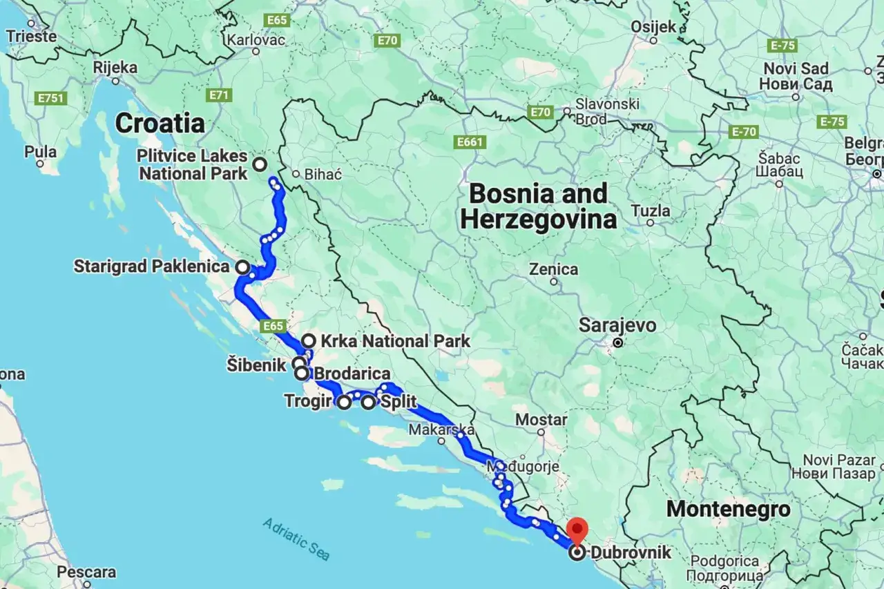 Trasa podróżna przez Chorwację, obejmująca Winiety do Chorwacji, Park Narodowy Jezior Plitwickich, Krka, Split i Dubrownik.
