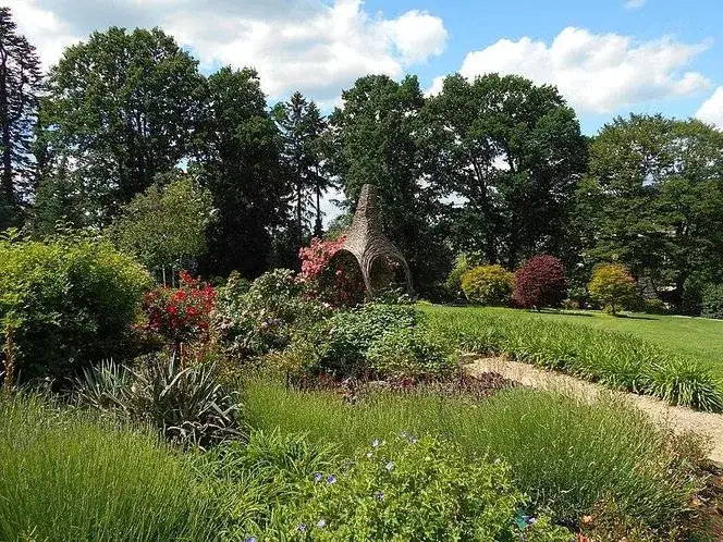 Zdjęcie Kiedy jechać do arboretum Wojsławice, aby nie przegapić kwitnienia?