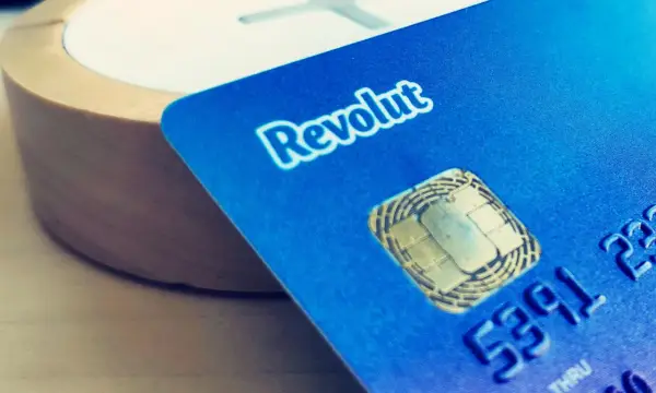 Revolut w podróży - czy to się opłaca? Analiza kosztów