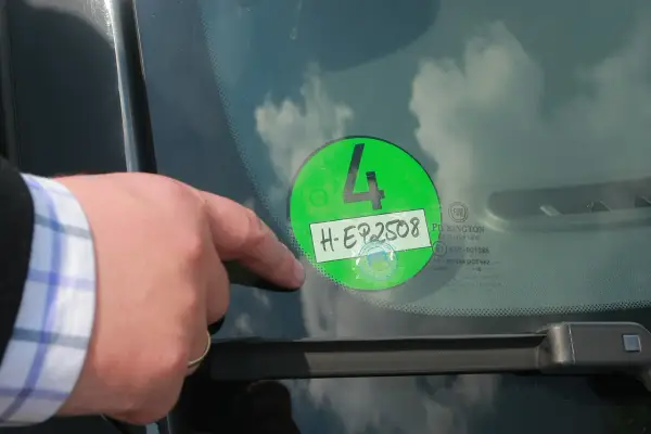 Gdzie kupić naklejkę ekologiczną w Niemczech? Sprawdź najlepsze miejsca