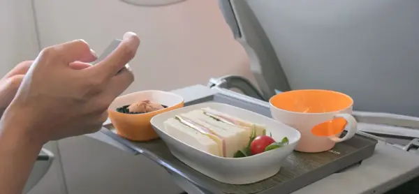 Jedzenie do samolotu Ryanair - Co wolno zabrać?