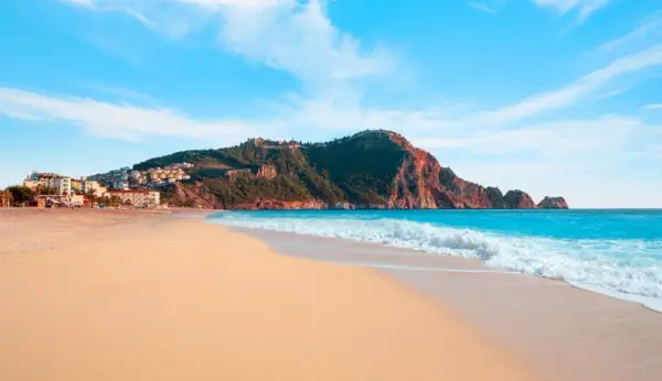 Kleopatra Beach w Alanyi - jak połączyć plażę ze zwiedzaniem