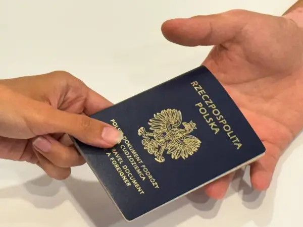 Dokumenty w podróży po Europie - Dowód czy paszport?