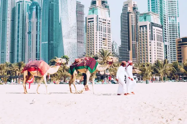 Ile się leci do Dubaju? Prawdziwy czas podróży z Polski