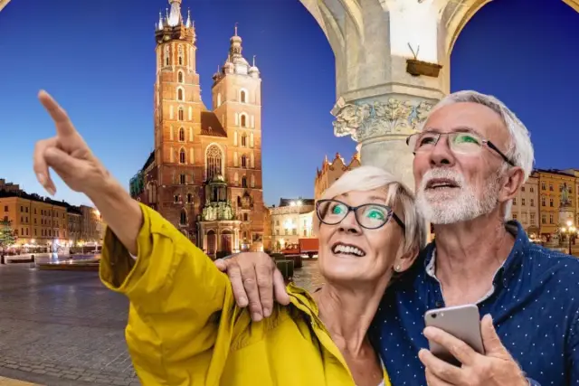 Szczęśliwi seniorzy odkrywają urokliwy rynek. Idealne wycieczki dla emerytów i rencistów, pełne wrażeń i pięknych widoków.