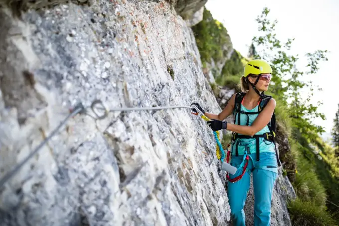 Via ferrata - jak zacząć i wybrać trasę bez błędu